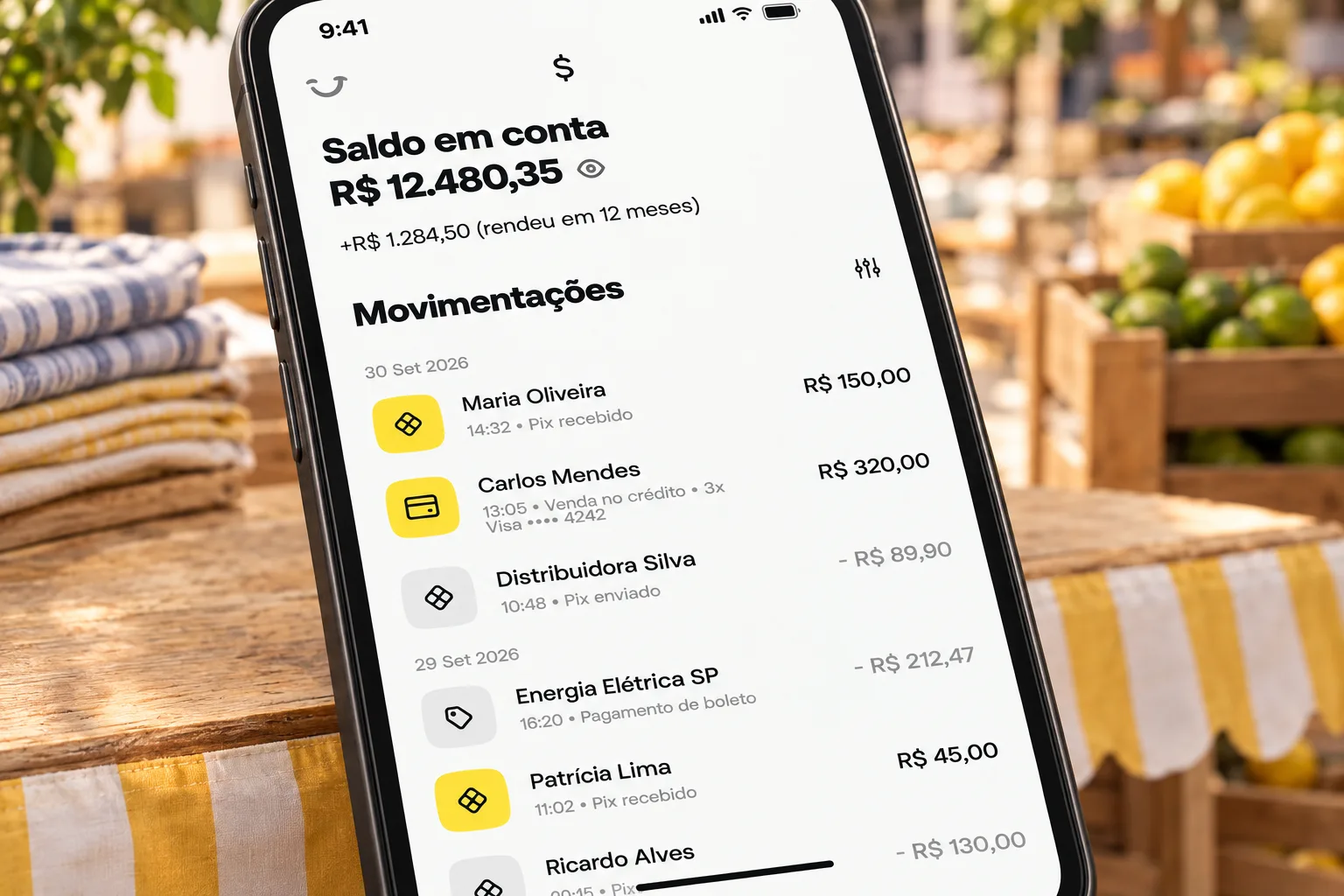 Tela do app Jota mostrando extrato com saldo em conta, rendimento acumulado e movimentações do mês